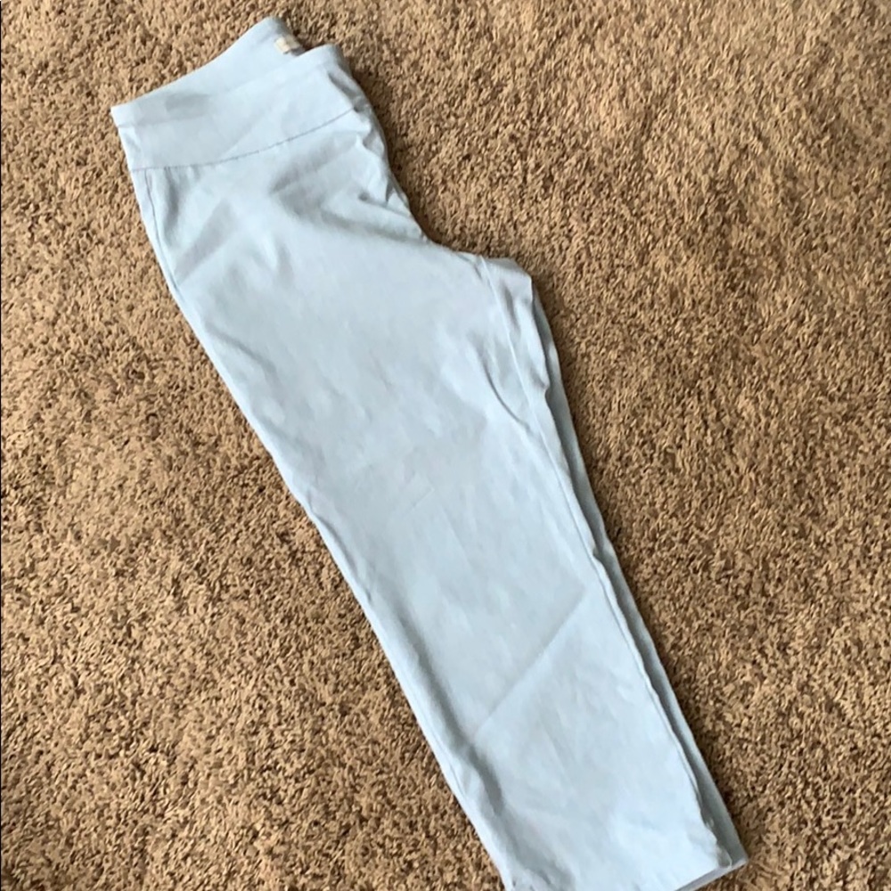 Never been worn size 8 Capri pants